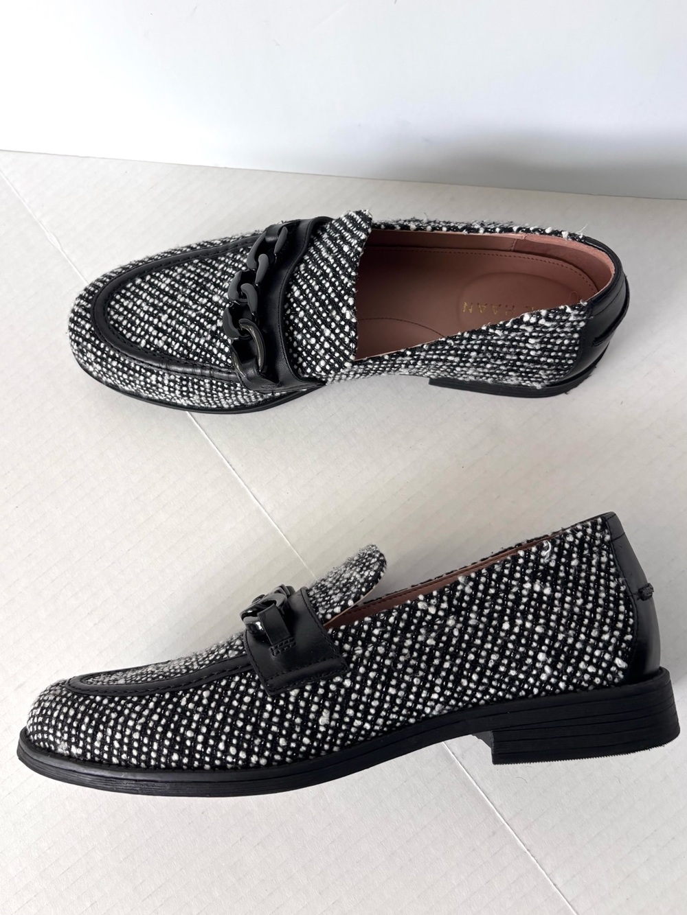 COLE HAAN Stassi Chain Loafers Black White Boucle Women’s Size 9 LIKE NEW